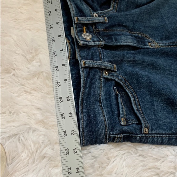 Levi’s 711 Skinny Women's Darkest Wash Blue Distressed Jeans - Picture 6 of 6